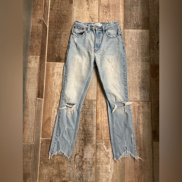 Abercrombie & Fitch High Rise Mom Jean - Light Destroy - Picture 9 of 11